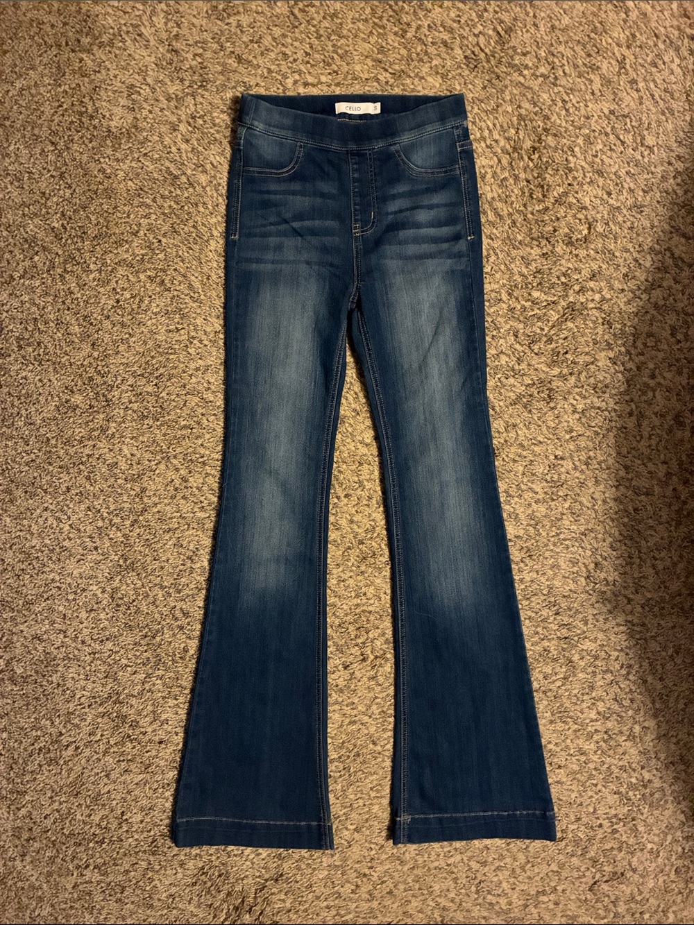 Cello mid rise pull on flare jeans -size small